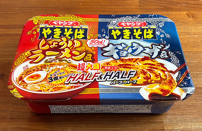 ペヤング 超大盛やきそばハーフ＆ハーフ しょうゆラーメン風＆ギョウザ風