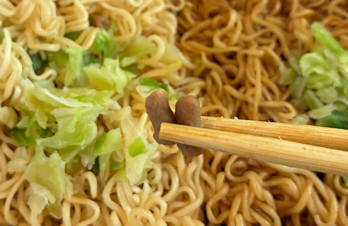 ペヤング 超大盛やきそばハーフ&ハーフ しょうゆラーメン風&ギョウザ風