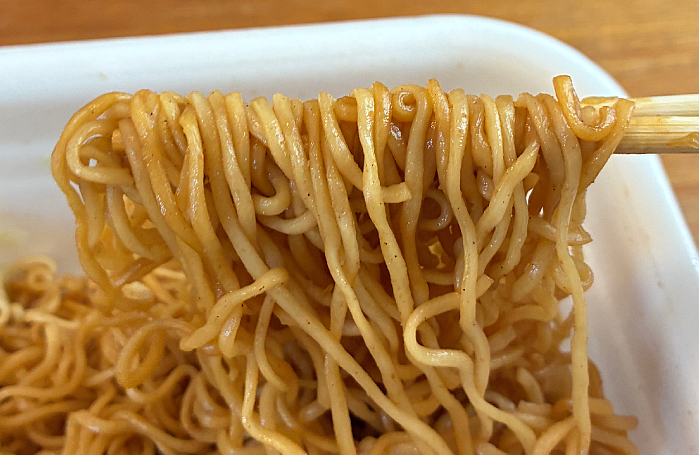 ペヤング 超大盛やきそばハーフ&ハーフ しょうゆラーメン風&ギョウザ風