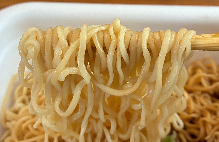 ペヤング 超大盛やきそばハーフ&ハーフ しょうゆラーメン風&ギョウザ風