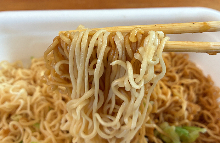 ペヤング 超大盛やきそばハーフ&ハーフ しょうゆラーメン風&ギョウザ風