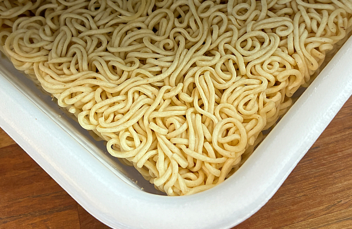 ペヤング 超大盛やきそばハーフ&ハーフ しょうゆラーメン風&ギョウザ風