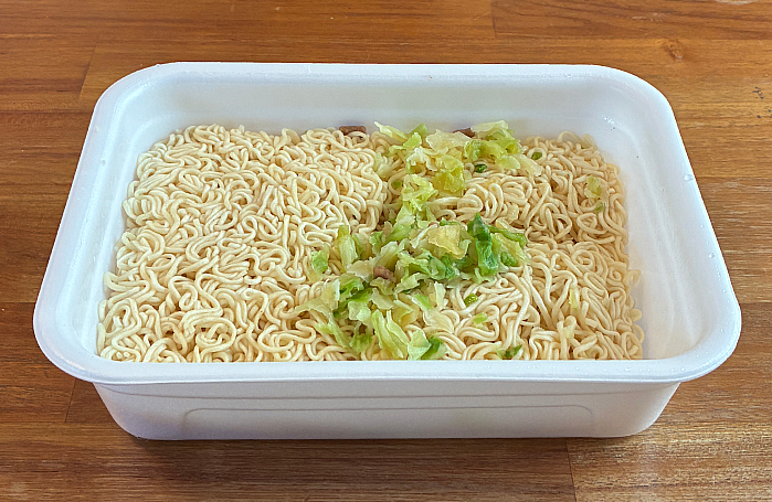ペヤング 超大盛やきそばハーフ&ハーフ しょうゆラーメン風&ギョウザ風