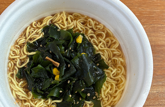 セブンプレミアム 超大盛 わかめラーメン しょうゆ味