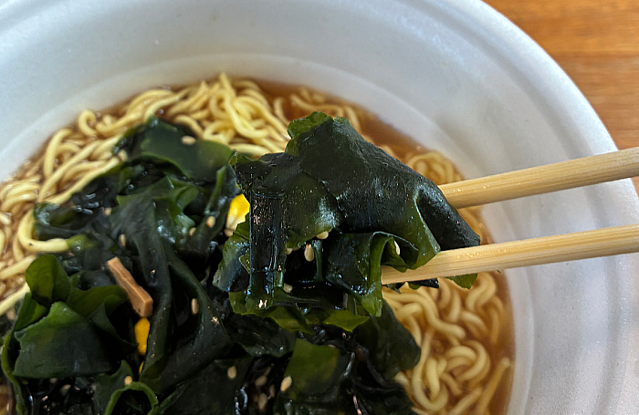 セブンプレミアム 超大盛 わかめラーメン しょうゆ味