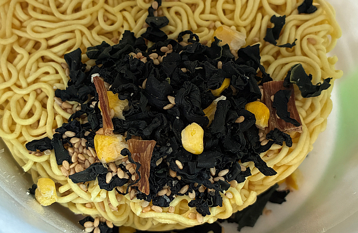 セブンプレミアム 超大盛 わかめラーメン しょうゆ味