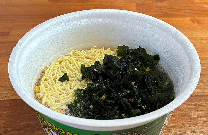 セブンプレミアム 超大盛 わかめラーメン しょうゆ味