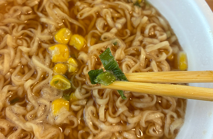 チキンラーメンどんぶり 焦がし醤油の焼とうもろこし味