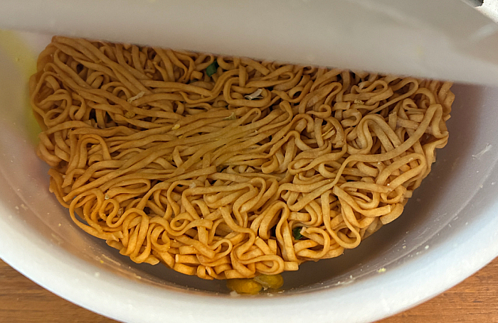 チキンラーメンどんぶり 焦がし醤油の焼とうもろこし味