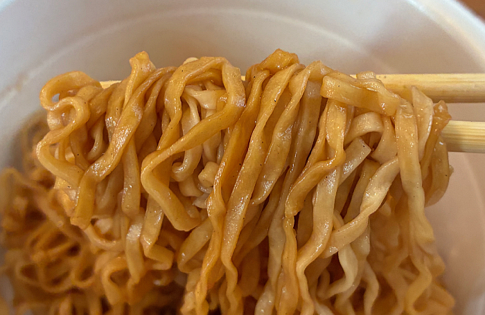 チキンラーメン汁なしどんぶり 焦がしにんにく香る油そば