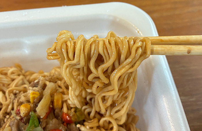 やきそば弁当 5種の具材入り中華風醤油味