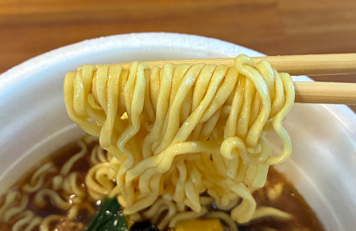 でかまる きくらげ玉子炒め風旨コク醤油ラーメン