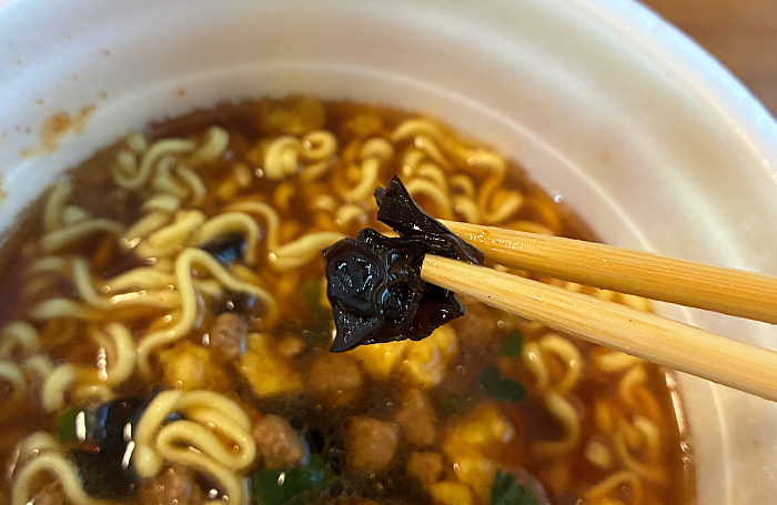 でかまる きくらげ玉子炒め風旨コク醤油ラーメン