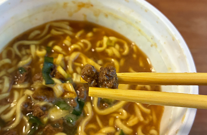 ごはんのおかず。濃い味スープの肉カレーラーメン