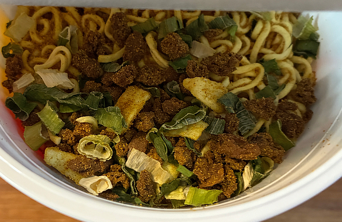 ごはんのおかず。濃い味スープの肉カレーラーメン