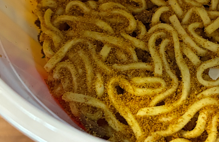 ごはんのおかず。濃い味スープの肉カレーラーメン