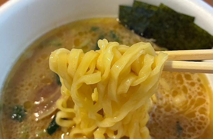 別格麺神 横浜家系豚骨醤油