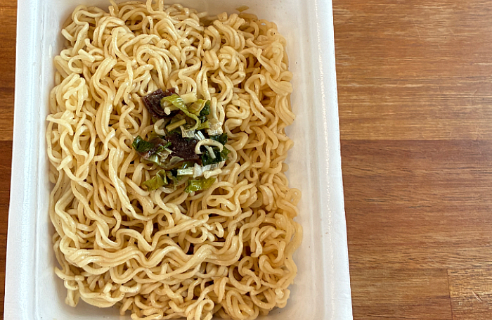 ペヤング 牛タンねぎ塩味やきそば