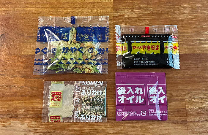 ペヤング ソースやきそば岩井の胡麻油付き