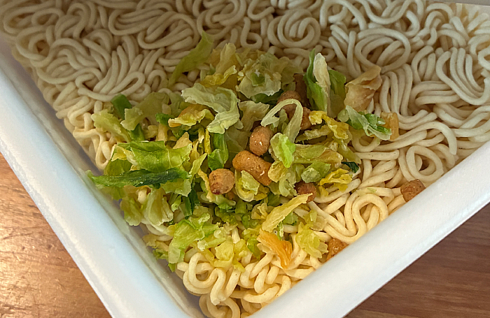 ペヤング ソースやきそば岩井の胡麻油付き