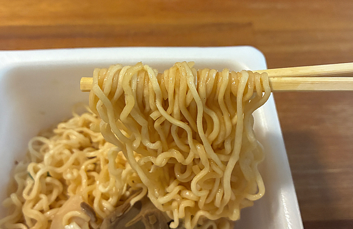 ペヤング一贅沢やきそば 本物の松茸