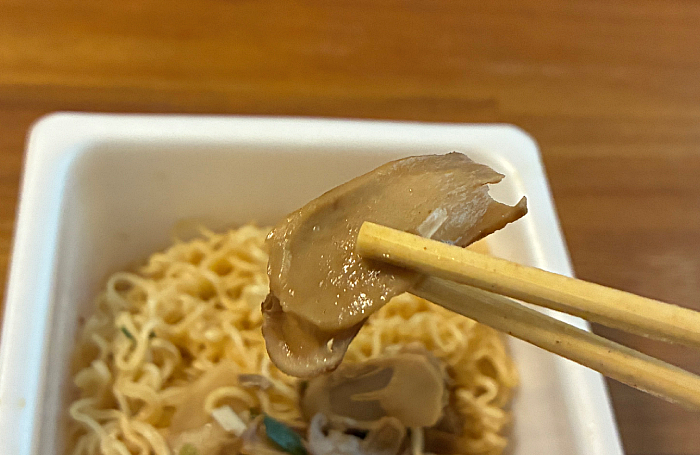 ペヤング一贅沢やきそば 本物の松茸
