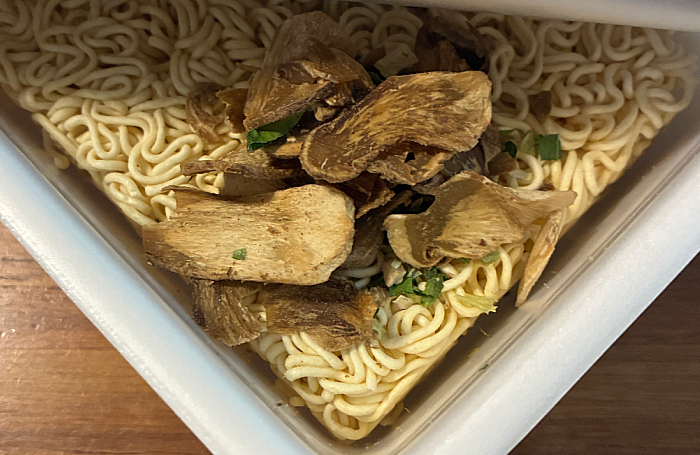 ペヤング一贅沢やきそば 本物の松茸