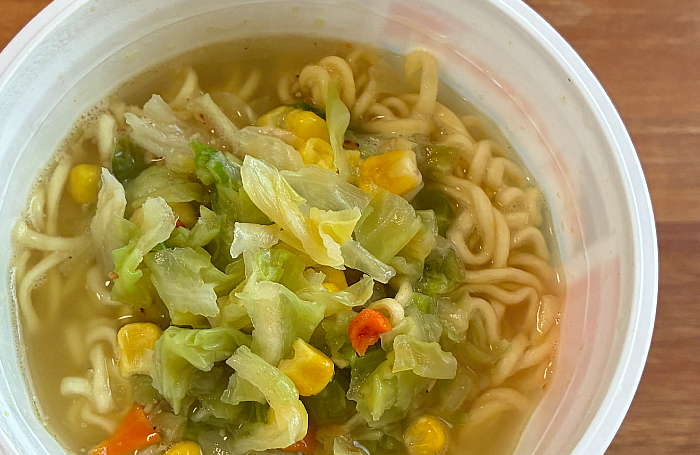 サッポロ一番 塩らーめん こんなに野菜も麺も!?