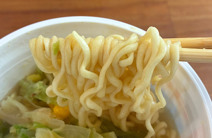 サッポロ一番 塩らーめん こんなに野菜も麺も!?