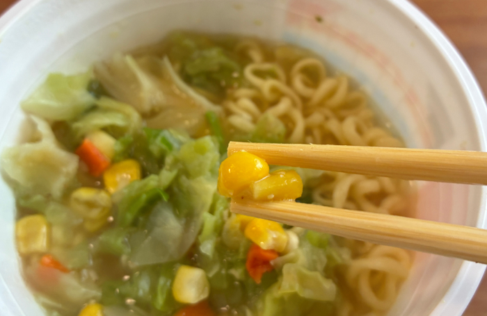 サッポロ一番 塩らーめん こんなに野菜も麺も!?