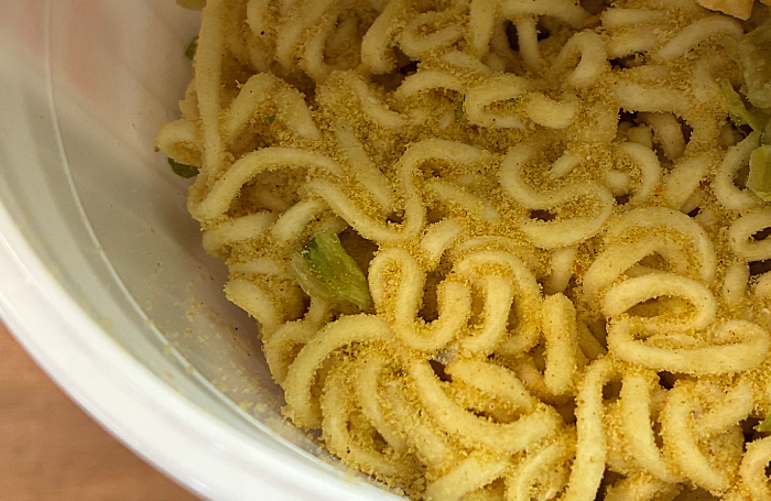 サッポロ一番 塩らーめん こんなに野菜も麺も!?