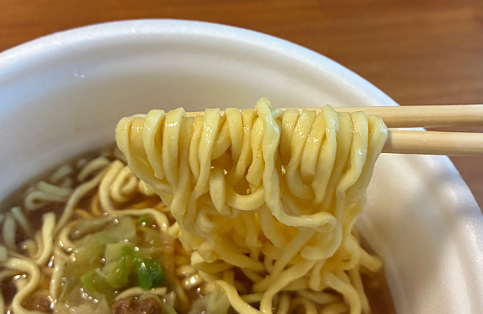 超大盛りスーパーカップ 濃厚豚醤油ラーメン