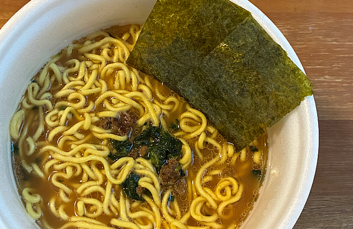 超大盛りスーパーカップ 横浜家系豚骨醤油ラーメン