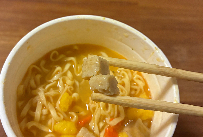 カップヌードル ペルー式チキンのクリーム煮込み味