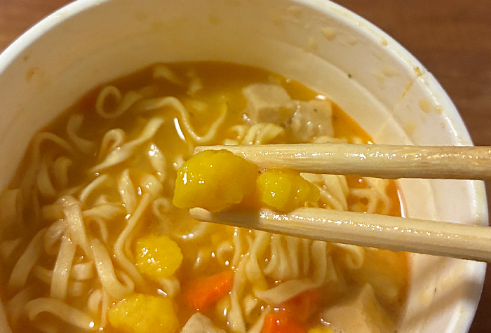 カップヌードル ペルー式チキンのクリーム煮込み味