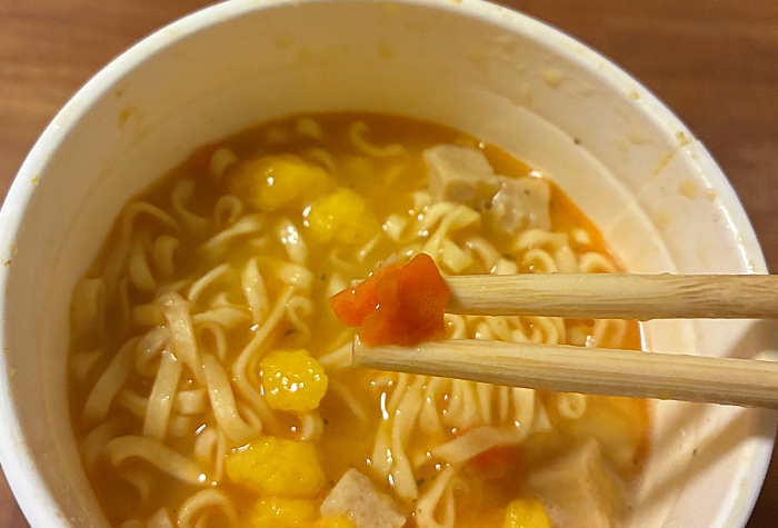 カップヌードル ペルー式チキンのクリーム煮込み味