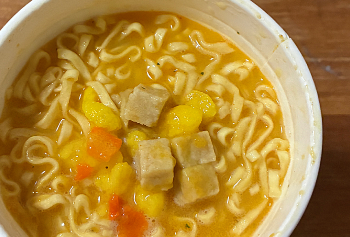 カップヌードル ペルー式チキンのクリーム煮込み味