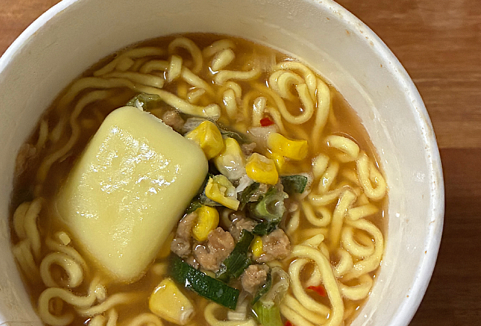 ファミマル じわとろ味噌バター味