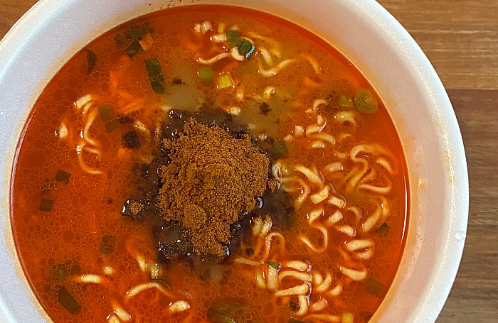 麺処井の庄監修 辛さひかえめ 辛辛魚らーめん