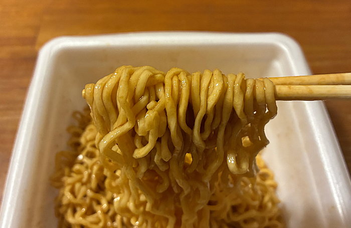 3つ星ローソン 麺大盛り 魚介香る油そば