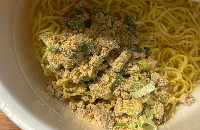 家で食べるミスドの担々麺