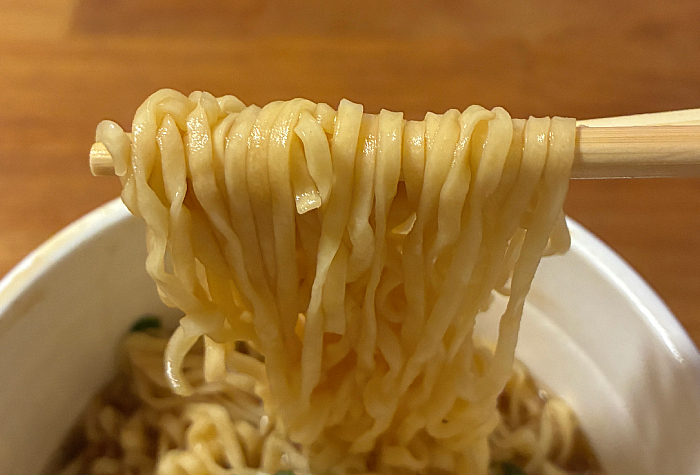 カップヌードル 謎肉ガーリックペッパー ビッグ