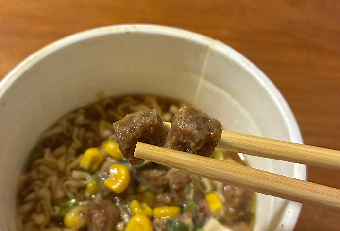 カップヌードル 謎肉ガーリックペッパー ビッグ