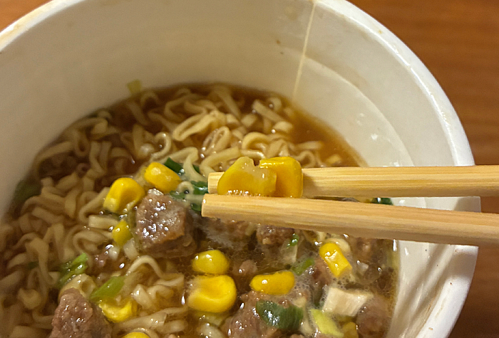 カップヌードル 謎肉ガーリックペッパー ビッグ