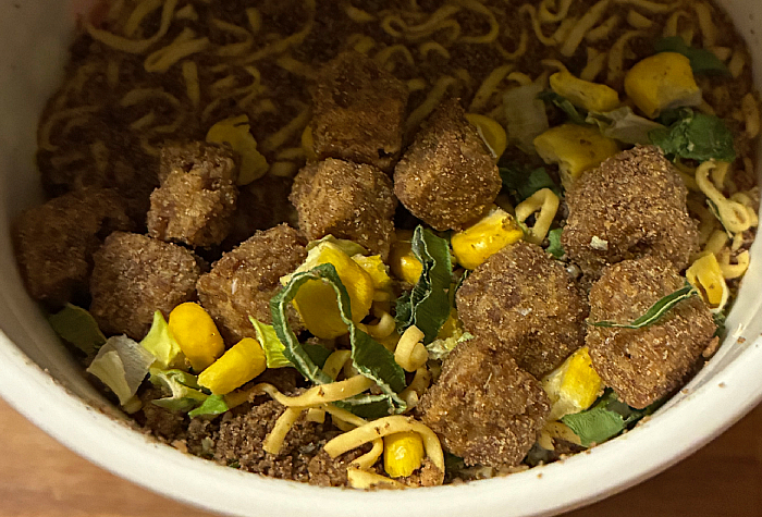 カップヌードル 謎肉ガーリックペッパー ビッグ