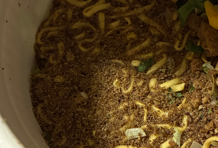 カップヌードル 謎肉ガーリックペッパー ビッグ