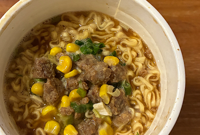 カップヌードル 謎肉ガーリックペッパー ビッグ