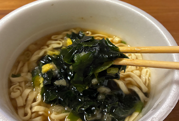 ファミリーマート 北海道産昆布だし使用わかめうどん