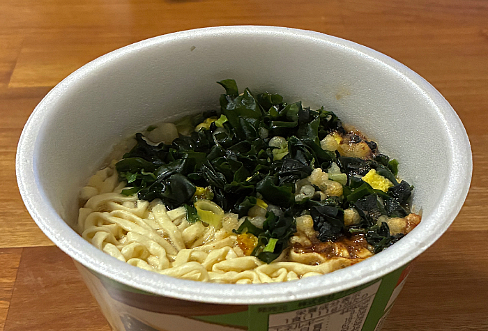 ファミリーマート 北海道産昆布だし使用わかめうどん