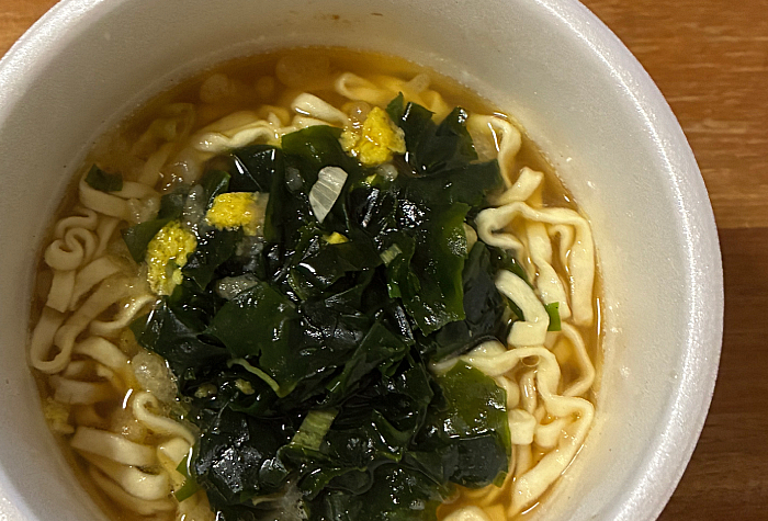 ファミリーマート 北海道産昆布だし使用わかめうどん